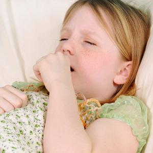Das Kind hat einen Husten ohne Fieber und eine Erkältung: Ursachen